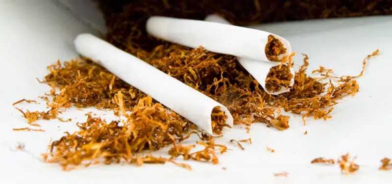 Bester-Drehtabak-mit-gerollten-Zigaretten